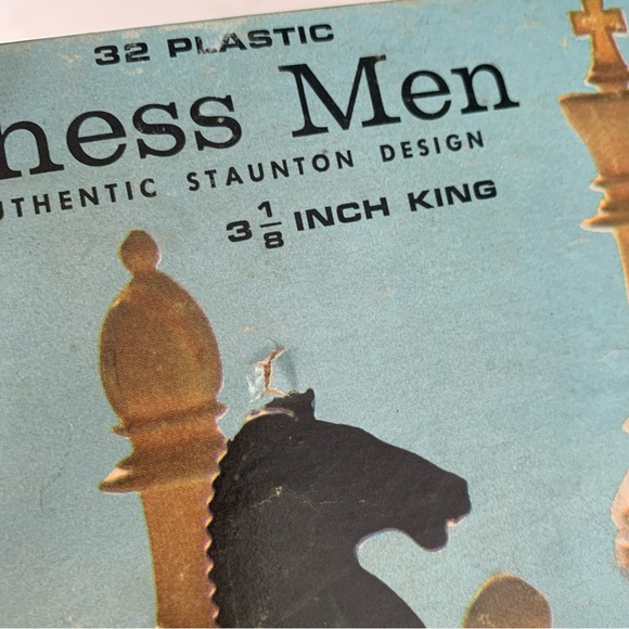 Milton Bradley MB 32 Plastic Chess Men 4807 Authentic Staunton Design 1969 - Picture 2 of 6